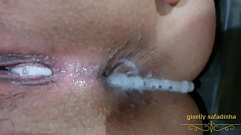 Porno brasileiro namoradinha cuzuda depilando o cuzinho
