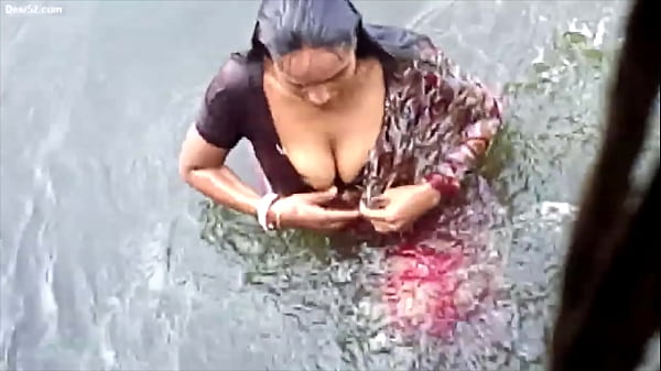Mulher safada tomando banho